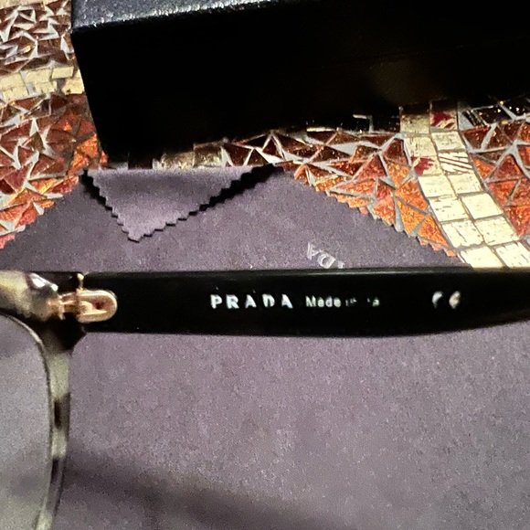 Prada reading eye glasses 👓 - Picture 4 of 11